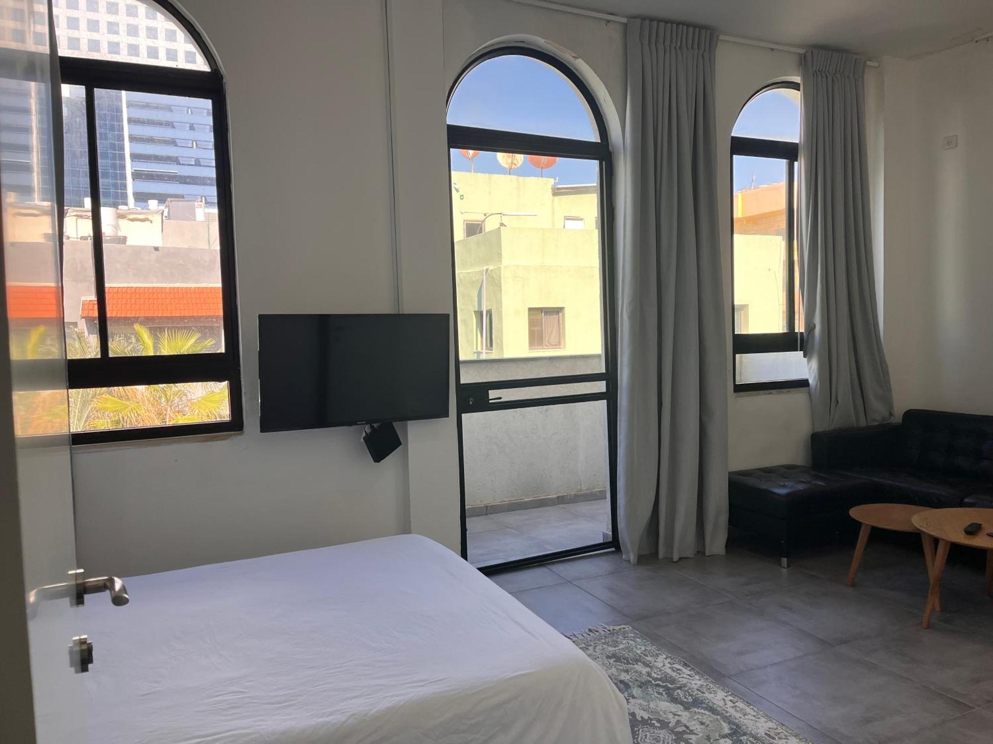 Yona 8 Bed & Breakfast Tel Aviv Exterior photo